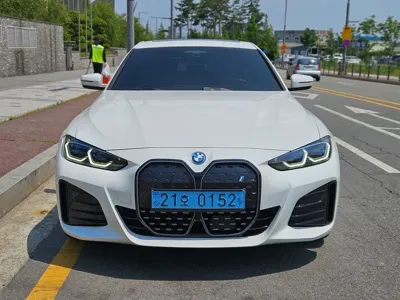 BMW i4 · 2023 год