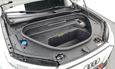 Audi SQ6 e-tron 2025, 6187 км, за 90990000 KRW - фото 6