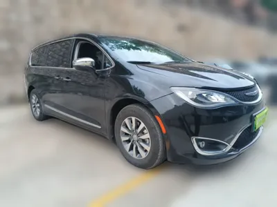 Chrysler Grand Voyager PHEV 2019, 27799 км, за 149208.63 CNY