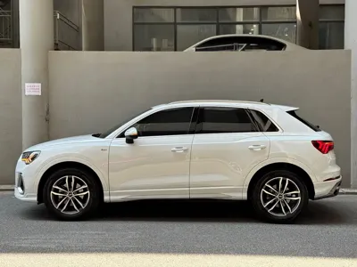 Audi Q3 2023, 33400 км, за 169800 CNY