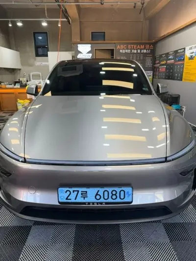 Tesla Model Y · 2025 год