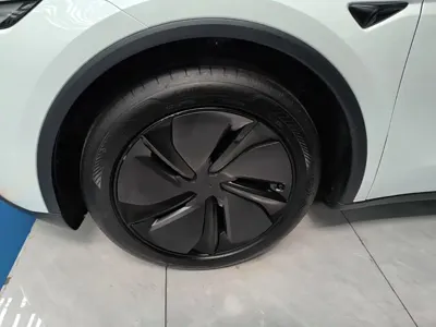 Tesla Model Y 2025, 28300 км, за 223800 CNY - фото 23