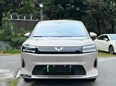 Wuling 星光730新能源 2025, 4000 км, за 96800 CNY
