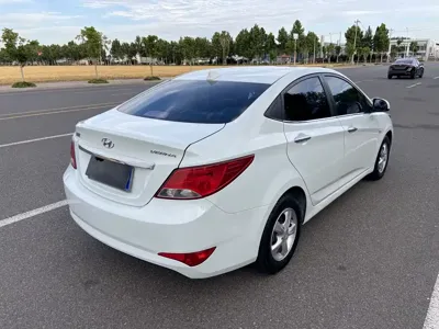 Hyundai Verna 2016, 60000 км, за 22799 CNY