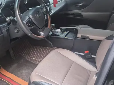 Lexus ES 2023, 51000 км, за 178800 CNY