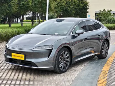 智界 Zhijie R7 · 2026 год