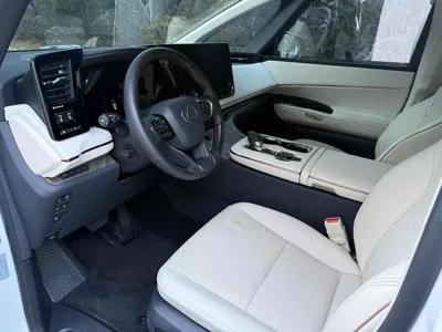Lexus LM 2025, 13500 км, за 180000000 KRW - фото 9