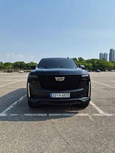 Cadillac Escalade · 2022 год