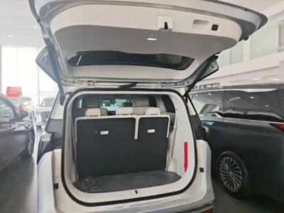 Buick GL8 Hybrid 2024, 41200 км, за 260600 CNY - фото 19