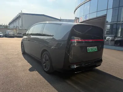 Li Auto Li MEGA 2025, 12000 км, за 410000 CNY