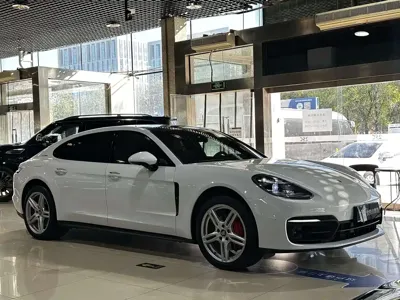 Porsche Panamera 2022, 40000 км, за 718000 CNY