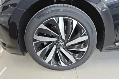 Volkswagen Passat 2025, 3300 км, за 150452.66 CNY - фото 10