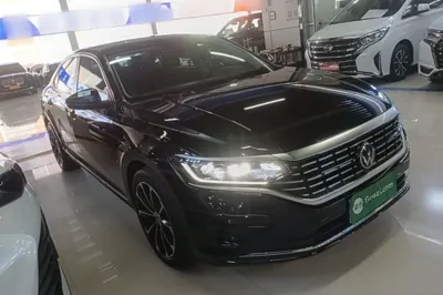 Volkswagen Passat 2023, 45800 км, за 118645.2 CNY