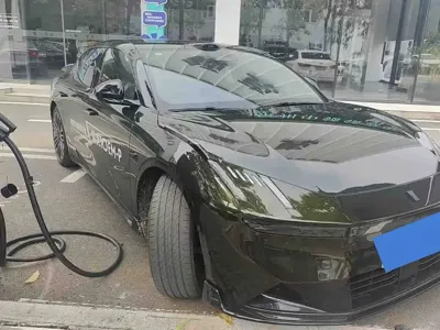 Lynk & Co 领克10 · 2025 год