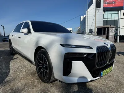 BMW i7 2026, 1050 км, за 109920000 KRW
