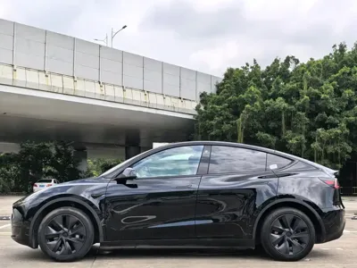 Tesla Model Y 2023, 11000 км, за 183800 CNY