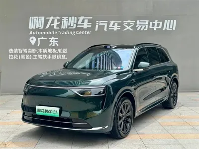AITO 问界 AITO M8 · 2025 год