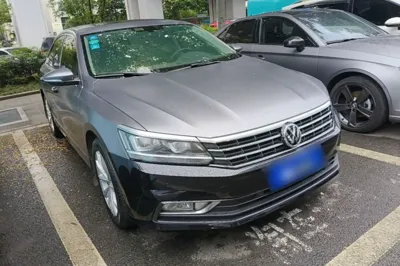 Volkswagen Passat 2017, 76400 км, за 64628.29 CNY