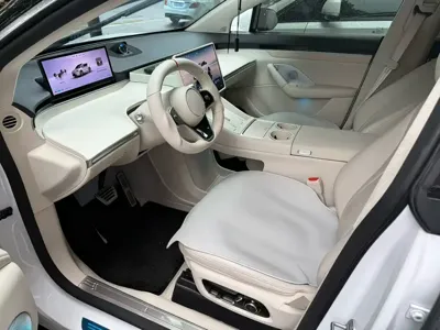智界 Zhijie R7 2024, 49000 км, за 193900 CNY