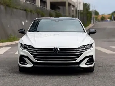 Volkswagen CC 2021, 80000 км, за 103800 CNY