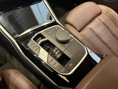 BMW 3 Series 2024, 26500 км, за 176800 CNY