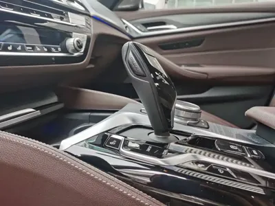 BMW 5 Series 2021, 66000 км, за 210799 CNY - фото 8