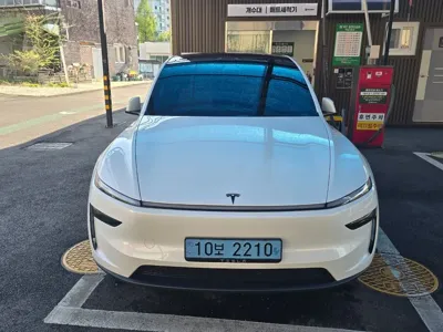 Tesla Model Y · 2026 год