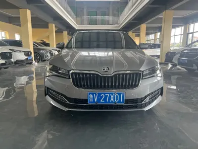 Skoda Superb 2023, 24000 км, за 141800 CNY