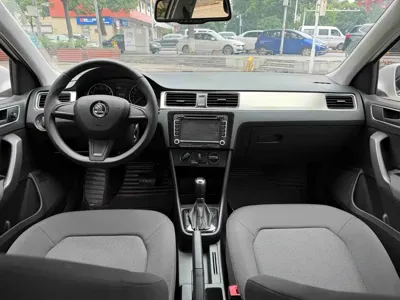 Skoda Rapid Spaceback 2016, 80000 км, за 22799 CNY - фото 9