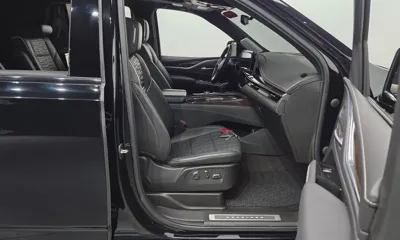 Cadillac Escalade 2023, 49109 км, за 100000000 KRW - фото 26