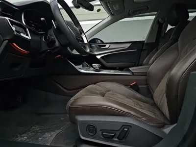 Audi A7L 2024, 51000 км, за 221000 CNY