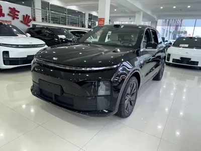 Li Auto Li L6 · 2025 год