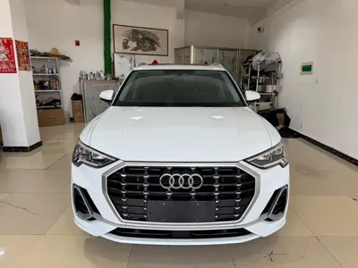Audi Q3 2023, 10000 км, за 171000 CNY