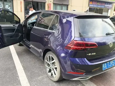 Volkswagen Golf 2020, 76000 км, за 66800 CNY