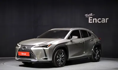 Lexus UX · 2025 год