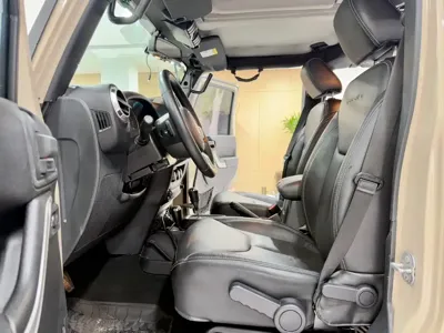 Jeep Wrangler 2016, 120000 км, за 96800 CNY - фото 10