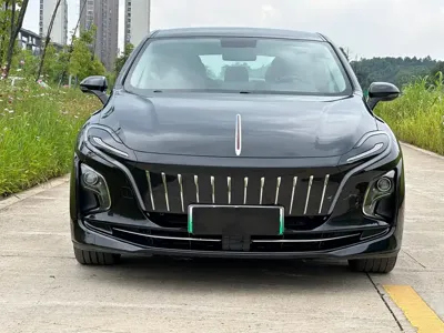 Hongqi Hongqi E-QM5 2023, 60000 км, за 62800 CNY