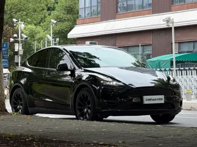 Tesla Model Y 2021, 107000 км, за 129000 CNY
