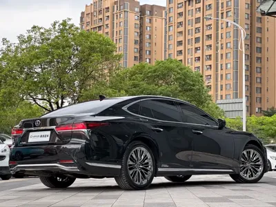 Lexus LS 2019, 100000 км, за 396000 CNY - фото 6