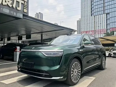 AITO 问界 AITO M8 · 2025 год