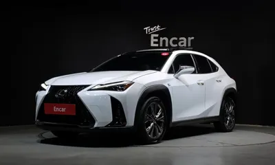 Lexus UX · 2025 год
