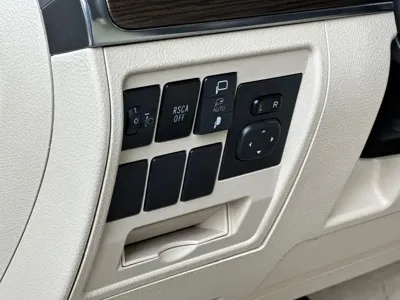 Toyota Land Cruiser 2020, 60000 км, за 795800 CNY - фото 19