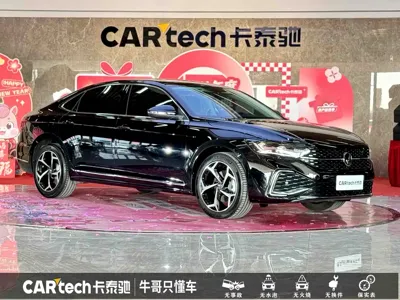 Volkswagen Passat 2025, 7800 км, за 126800 CNY