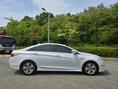 Hyundai Sonata 2014, 127648 км, за 4990000 KRW