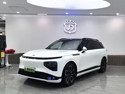 Xpeng G9 · 2025 год