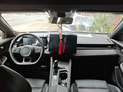 Lynk & Co 03 2025, 1000 км, за 103300 CNY