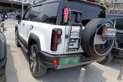 BAIC Off-Road BJ40 Electric Drive 2025, 8200 км, за 174116.39 CNY