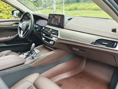 BMW 5 Series 2022, 81000 км, за 209800 CNY - фото 9