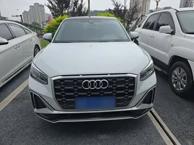 Audi Q2L 2023, 56900 км, за 90300 CNY
