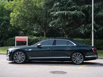 Bentley Flying Spur PHEV 2023, 16000 км, за 2118000 CNY - фото 4